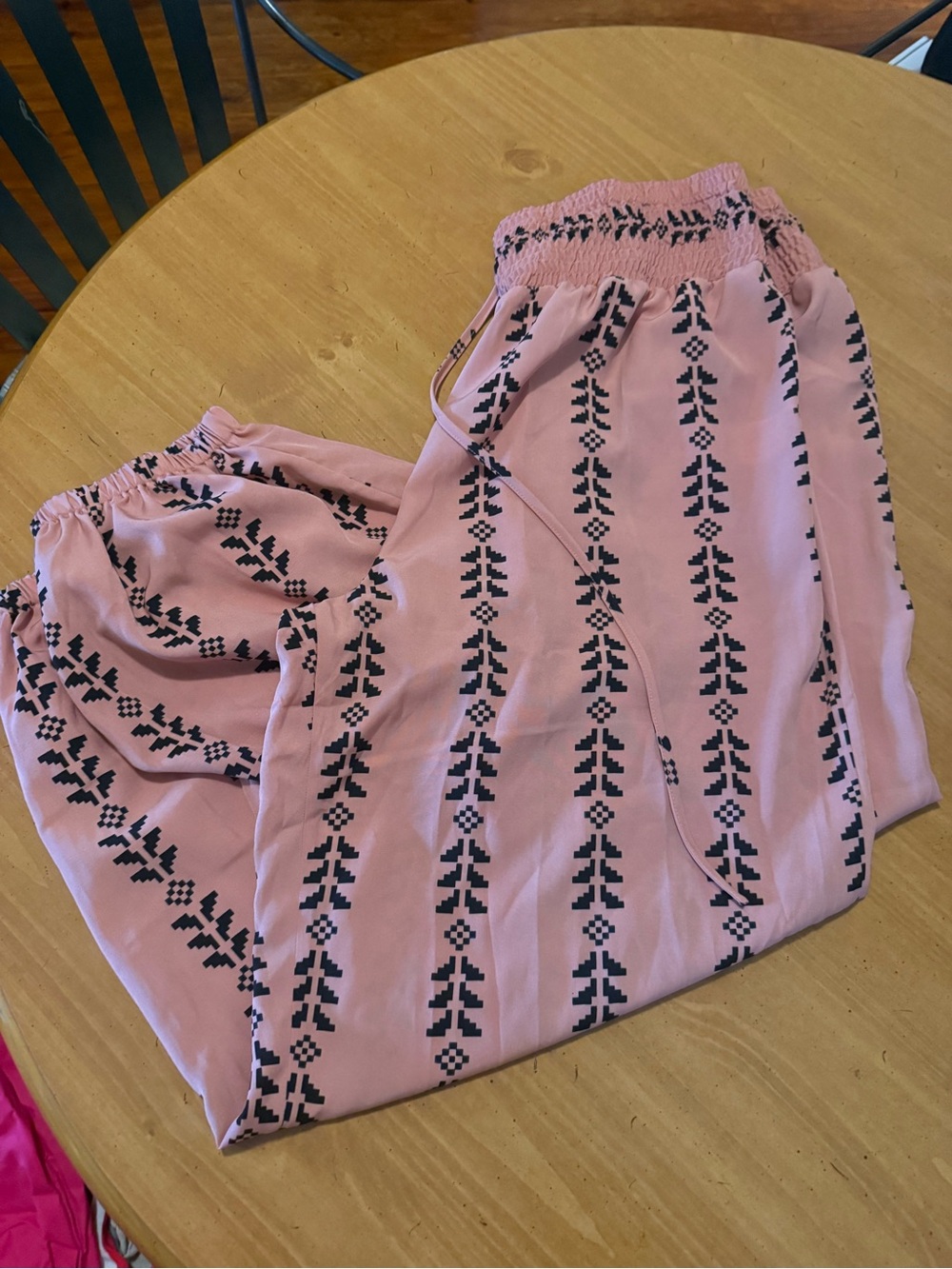 SHEIN Pink Pajama Bottoms with Black Geometric Print